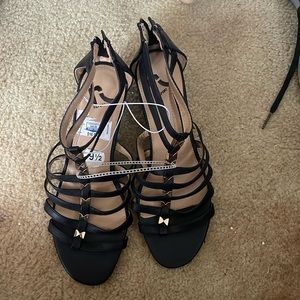 Sandals with small wedge